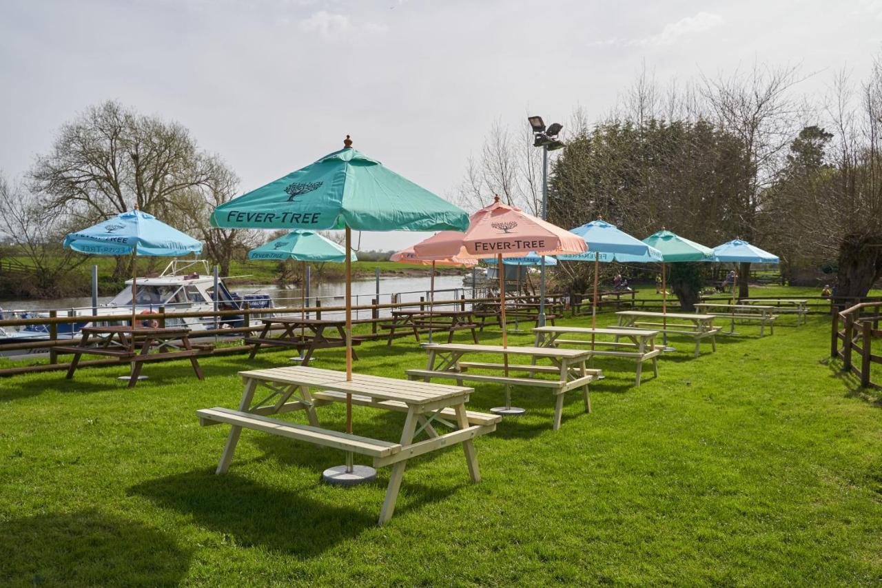 The Fleet Church End